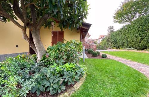 Seregno Apartamento | Entire accommodation with private garden near Milan and Lake Como - Free parking - Family friendly