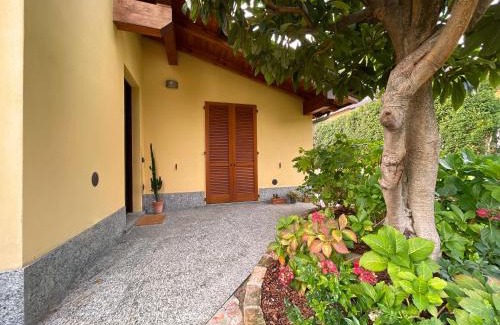 Seregno Apartamento | Entire accommodation with private garden near Milan and Lake Como - Free parking - Family friendly