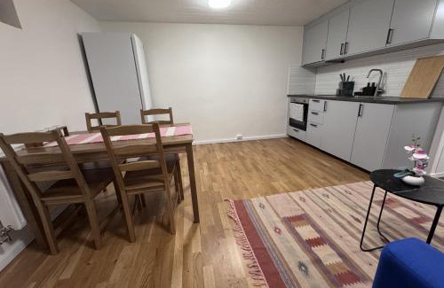 Umea Apartamento | Entire Apartment 50 sqm Modern & Free Parking