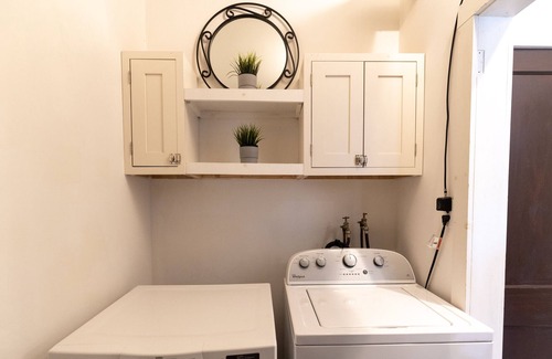 New Ulm Apartamento | Entire Apartment - In Downtown New Ulm - Historic