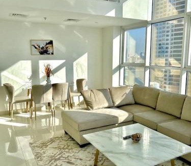 Al Khan Apartamento | Entire apartment See View