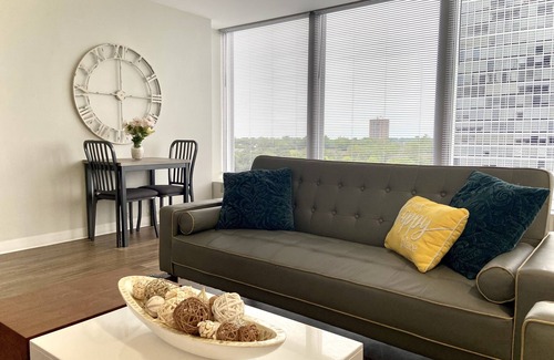 Lafayette Park Casa | Entire apartment with king bed /traveling professionals welcome! longterm stays