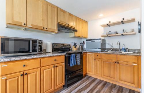 South Park Casa | Entire Apt in South Seattle Workspace and Yard