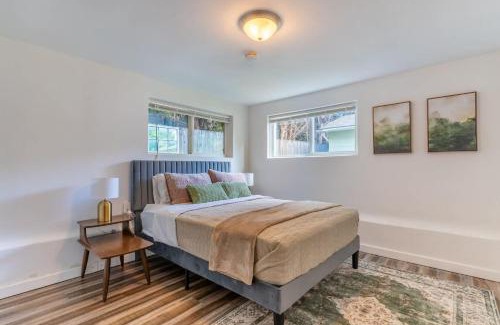 South Park Casa | Entire Apt in South Seattle Workspace and Yard