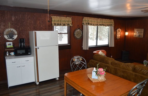 Essex Casa | Entire Bear Den (cozy cabin) close to Glacier
