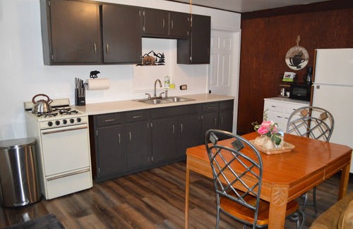 Essex Casa | Entire Bear Den (cozy cabin) close to Glacier