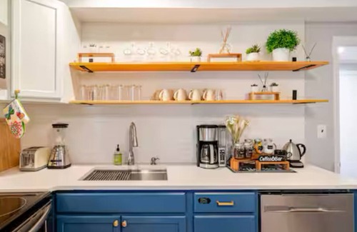 Winston - Salem Casa | Entire Bungalow hosted by Medina