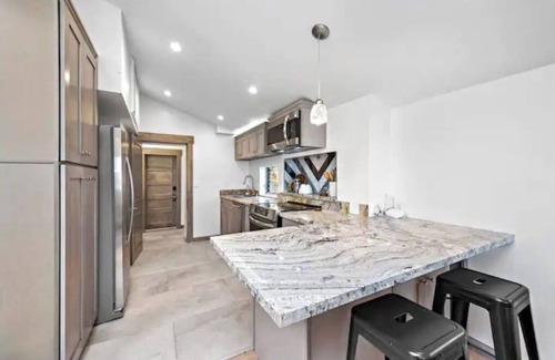 Laguna Beach Cabina | Entire Cabin, 2 Blocks to Water with Ocean Views!