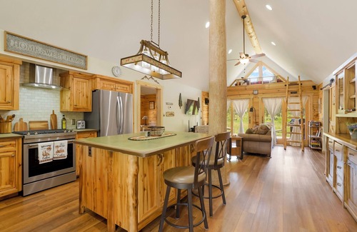 Black Hawk Chalet De Esquí | Entire Cabin Chalet in the Mountains! Lake! Kayak! Sauna! Hot Tub! Hike!