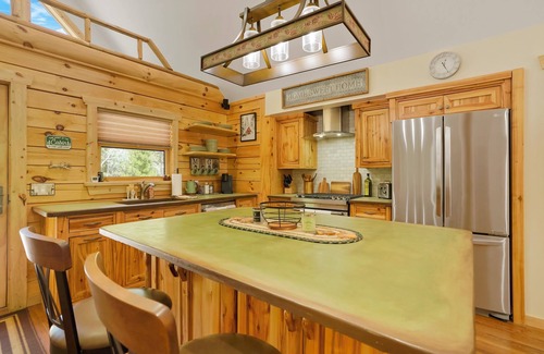 Black Hawk Chalet De Esquí | Entire Cabin Chalet in the Mountains! Lake! Kayak! Sauna! Hot Tub! Hike!