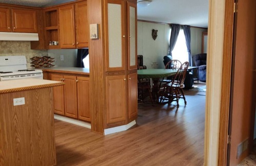 Elizabeth Apartamento | Entire Cabin on Norfork Lake with swimming pool