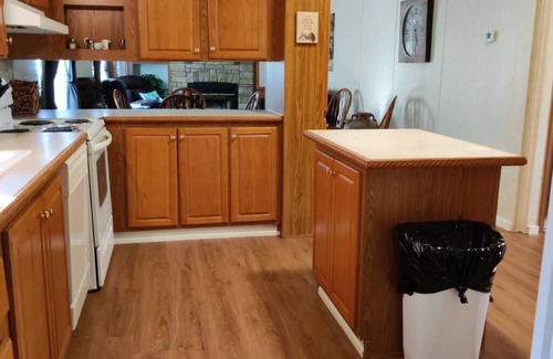 Elizabeth Apartamento | Entire Cabin on Norfork Lake with swimming pool