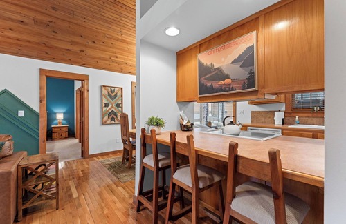 Branson West Cabina | Entire Cabin - Sunroom - Resort Amenities - Near Silver Dollar City