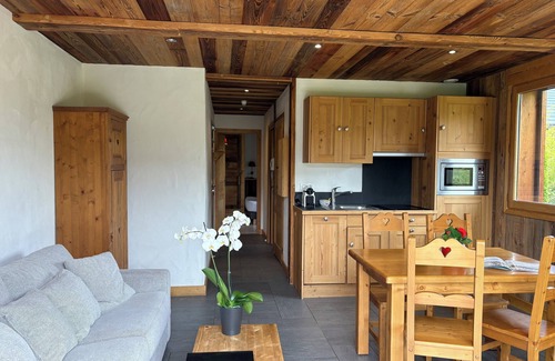 Taninges Chalet De Esquí | Entire chalet with indoor pool jacuzzi sauna steam room