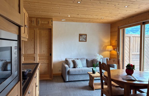 Taninges Chalet De Esquí | Entire chalet with indoor pool jacuzzi sauna steam room