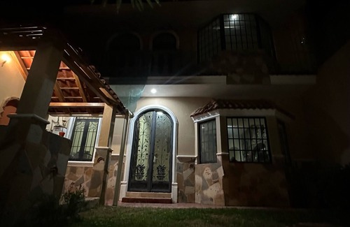 Zapotlanejo Casa | Entire Colonial Home with Private Parking - 6 min drive to Centro