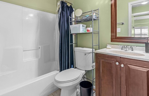 Manassas Apartamento | Entire Condo Oasis in Old town Manassas