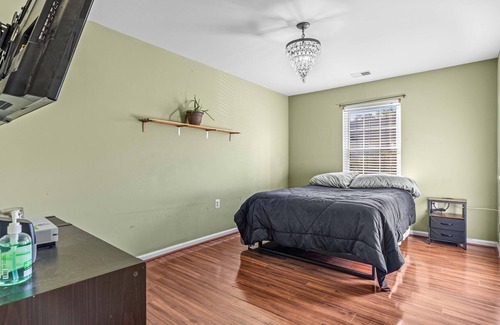Manassas Apartamento | Entire Condo Oasis in Old town Manassas