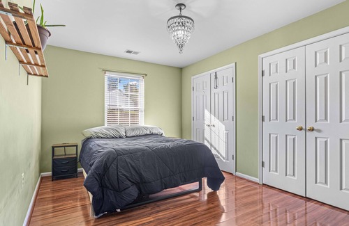 Manassas Apartamento | Entire Condo Oasis in Old town Manassas