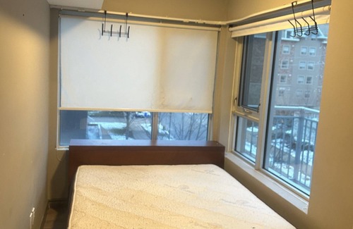 Waterloo Condominio | Entire condo one bedroom and den in the heart of waterloo