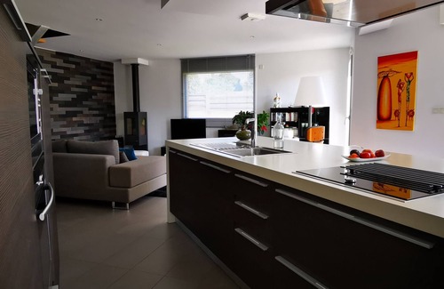 Trevou-Treguignec Casa | Entire contemporary house 10 minutes' walk from the beach in a quiet location