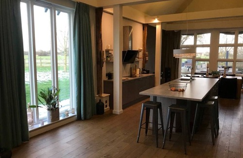 Howlett End Casa | Entire Contemporary Barn 5 bedrooms-rural location