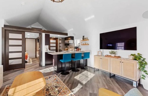 West Allis Casa | Entire Cozy Cottage! Pet Friendly, No Cleaning Fee