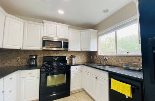 Milwood Casa | ENTIRE cozy ☼Extended Stay☼ home next to Apple