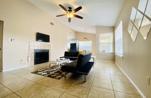Milwood Casa | ENTIRE cozy ☼Extended Stay☼ home next to Apple
