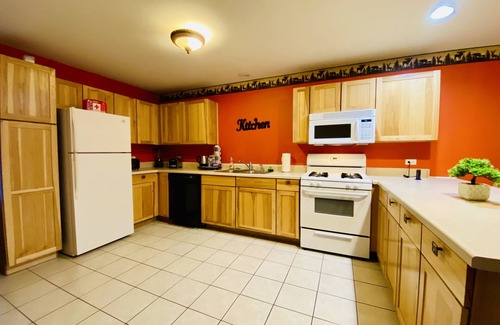 Oglesby Cabina | Entire Cozy Villa 2 min Near Starved Rock!