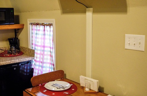 Jeddo Casa | Entire Davis Ranch Retreat! 6 in 1! Sleeps up to 14!