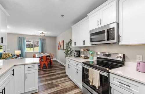 Taylors Casa | Entire Duplex 6 King Beds Near Greenville