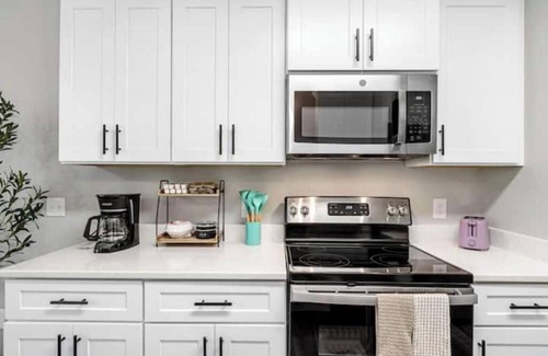 Taylors Casa | Entire Duplex 6 King Beds Near Greenville