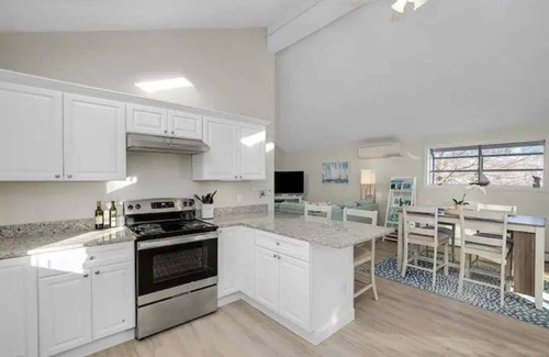 Hampton Casa | Entire Duplex - Family, Pet & Kid Friendly - River View Fire Pit - Backyard