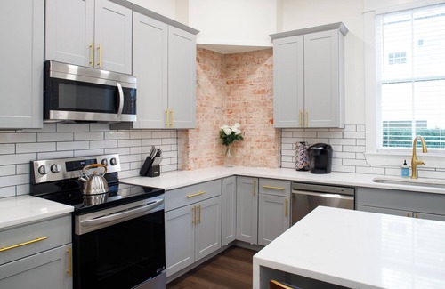 Metropolitan Casa | Entire Duplex-Historic Savannah