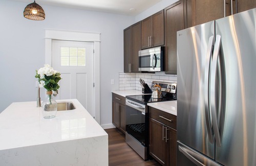 Metropolitan Casa | Entire Duplex-Historic Savannah