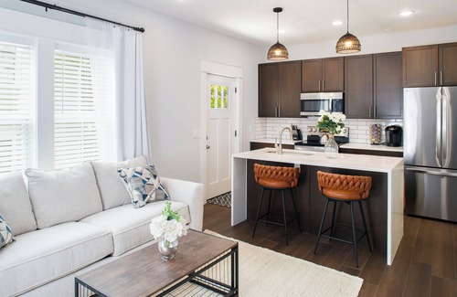 Metropolitan Casa | Entire Duplex-Historic Savannah