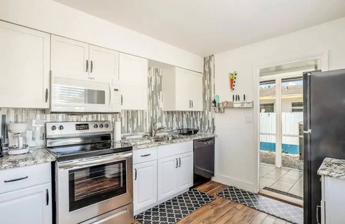 Royal Harbor Casa | Entire Duplex: Prime Location & 4 Beach Cruisers
