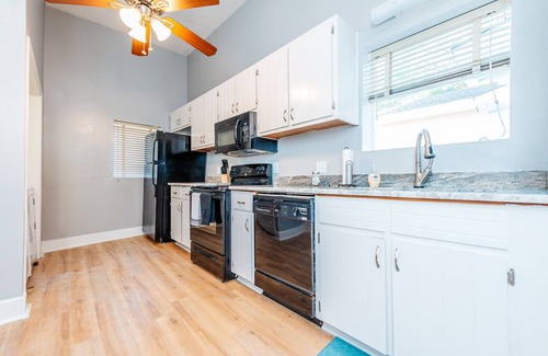 Macon Casa | Entire Duplex-Sleeps 19 Perfect for Large Groups