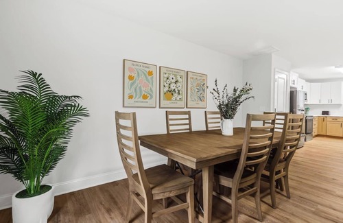 Taylors Casa | Entire duplex w/2 private decks, perfect for groups, near GVL & Paris Mountain