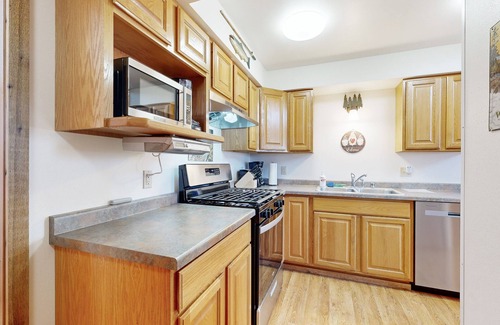 Warrens Casa | Entire Duplex w/ Onsite resort amenities & UTV trails nearby