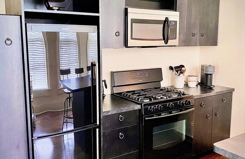 West Seventh Casa | Entire Duplex West 7th, Xcel, and DT St. Paul Sleeps 8 Off street Parking!