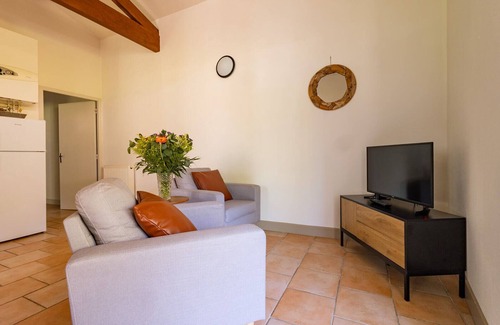 Nerac Casa | Entire estate-3 charming houses -16 pers. Private forest&pool -30 min from Agen
