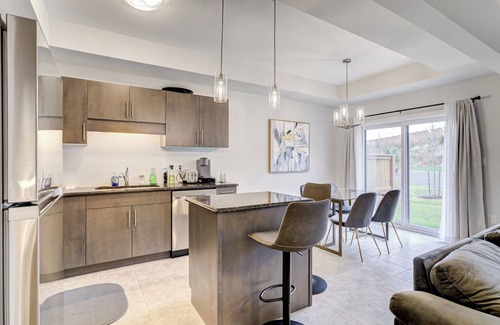 Niagara Falls Casa | Entire Family House 4 Bedroom - Niagara Falls