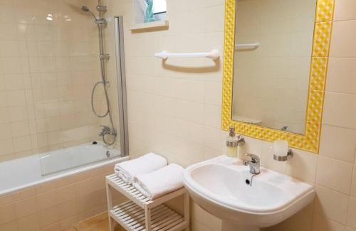 Praia da Luz Apartamento | Entire flat 70sq m at Luz just 400m beach distance