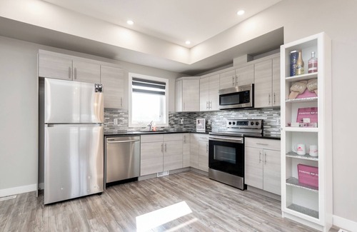 Fort Gary Casa | Entire Glitter House 4 Bedroom 3 bath with hottub!