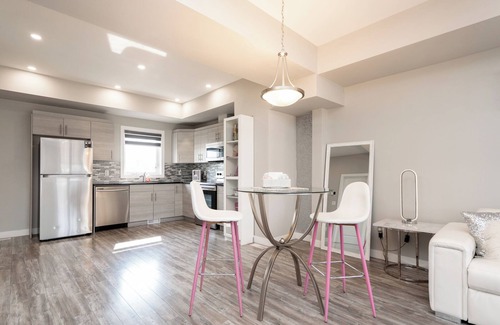 Fort Gary Casa | Entire Glitter House 4 Bedroom 3 bath with hottub!
