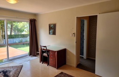 Johnsonville Casa | Entire Ground Floor Full Privacy Family-friendly Popular to Ferry-catchers