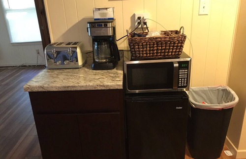 Little Switzerland Apartamento | Suite completa para huéspedes en Haus Edelweiss en la Blue Ridge Parkway