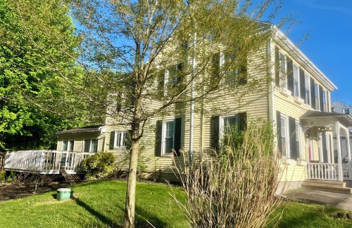 Ono Casa | Entire Historic Home with so much space! Huge family room & playroom for kids!